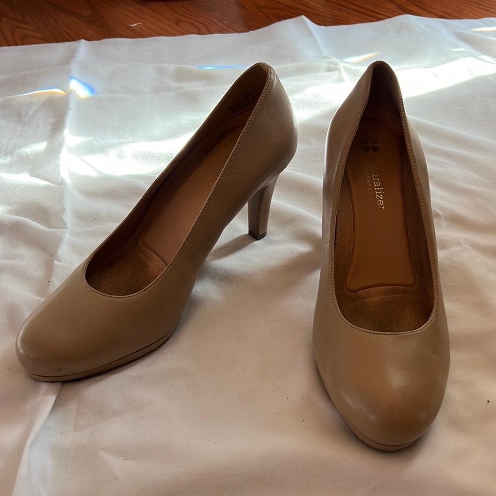 Naturalizer N5 Contour Tan Heels